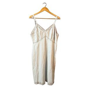 Snowdon Vintage Size 40 White Light Blue Nightgown